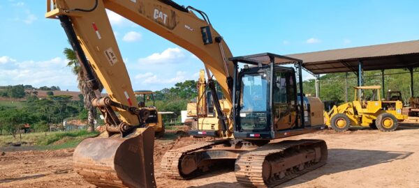Escavadeira Caterpillar 320DL - Imagem 5