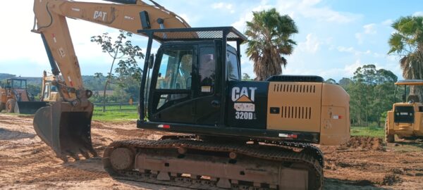 Escavadeira Caterpillar 320DL - Imagem 4