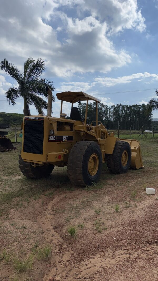 PÁ CARREGADEIRA CATERPILLAR 966C