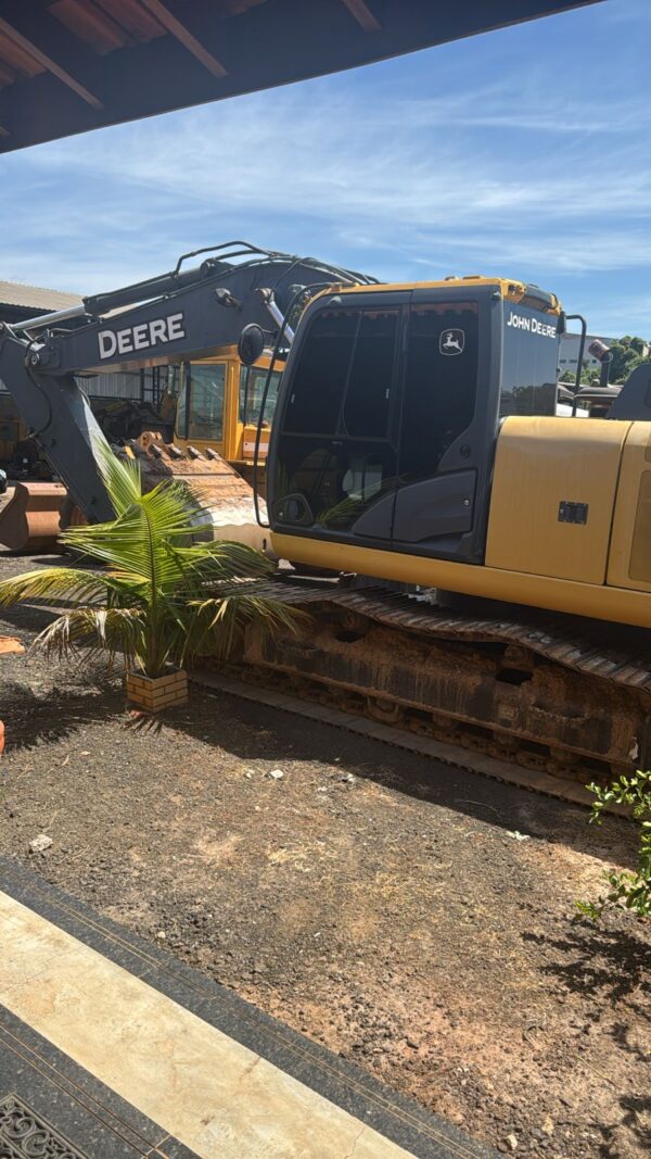ESCAVADEIRA HIDRAULICA JOHN DEERE 210GLC