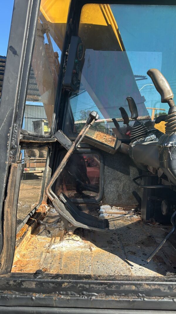 ESCAVADEIRA HIDRAULICA KOMATSU PC150 - Imagem 3