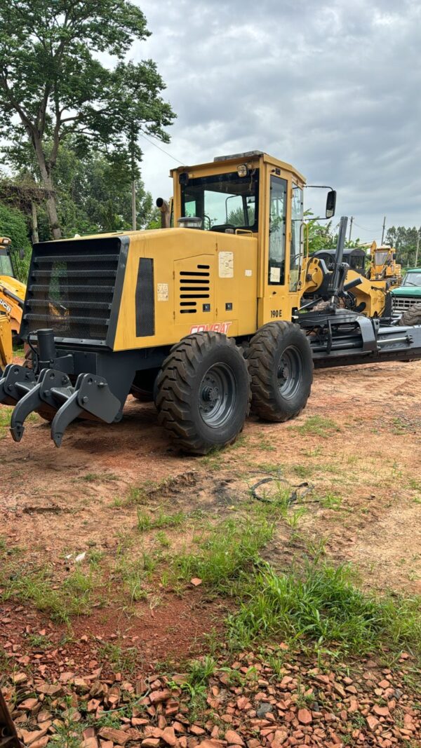 Motoniveladora Combat 190E - Imagem 4