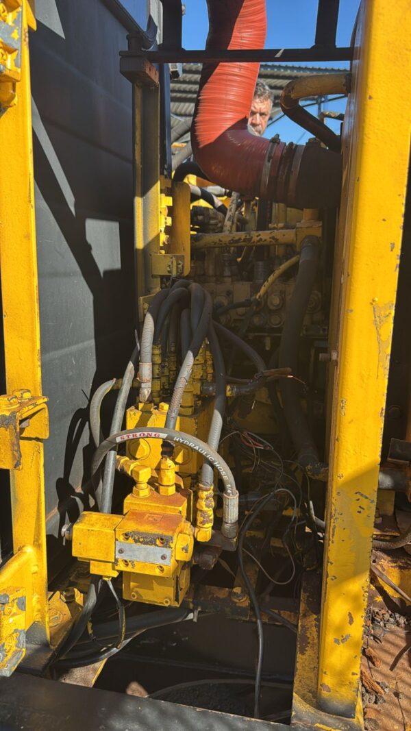 ESCAVADEIRA HIDRAULICA KOMATSU PC150 - Imagem 7