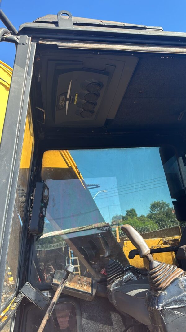 ESCAVADEIRA HIDRAULICA KOMATSU PC150 - Imagem 9