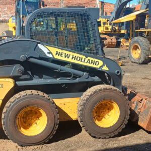 Mini carregadeira NewHolland 220