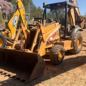 Retroescavadeira CASE 580M